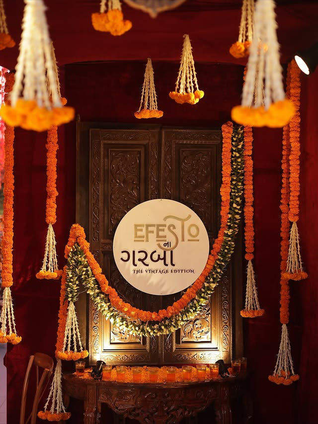 Vintage Efesto decor entrance with floral setup
